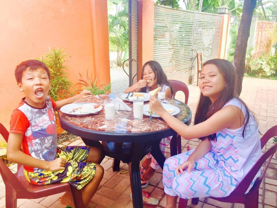 Lindstrom'S Inn Panglao Bagian luar foto
